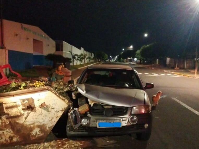 Imagem de compartilhamento para o artigo Em Costa Rica, homem embriagado bate veículo em caçamba da MS Todo dia
